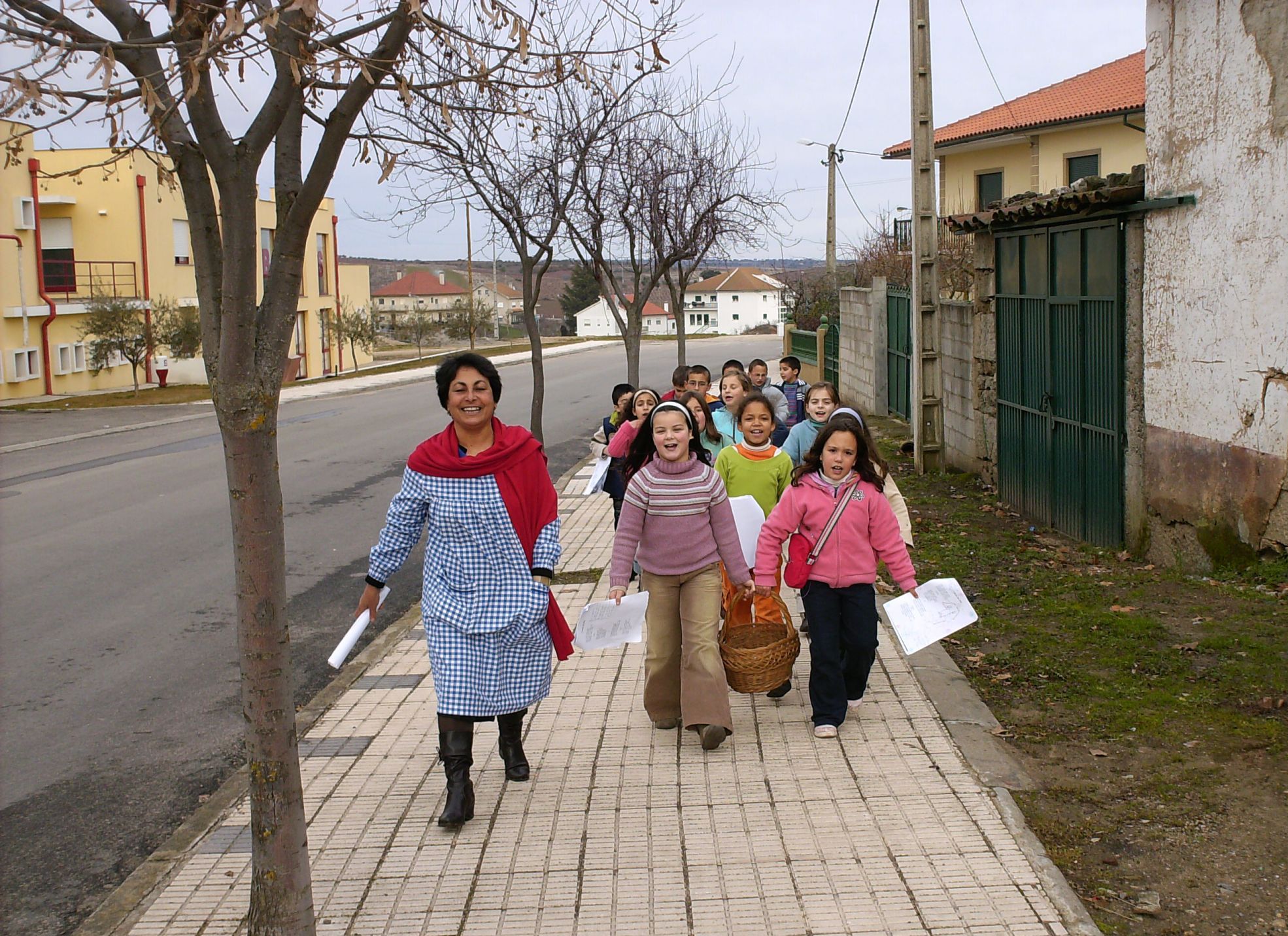 A ESCOLA E O DIA DE REIS LA SCUOLA I L DIE DE REIS Ben yá de hai muito tiempo, l uso de ls garotos, que ándan…