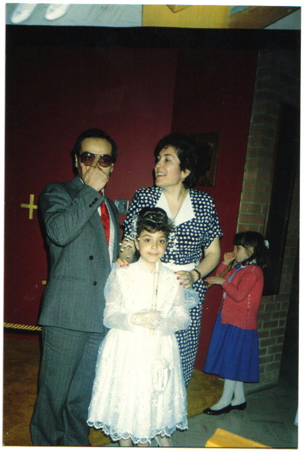 esta foto foi tirada quando foi a primeira comunhao da minha filha nos Sendineses mantemos as nossas tradicoes