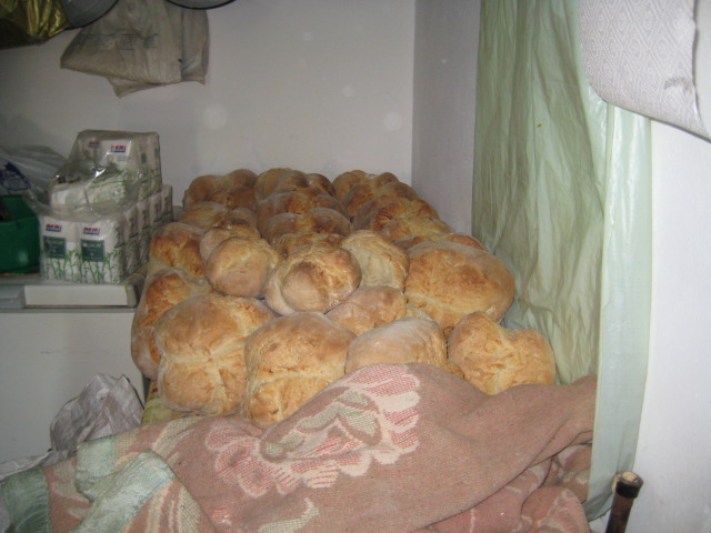 uma fornada de Pão feita no forno ém Sendim