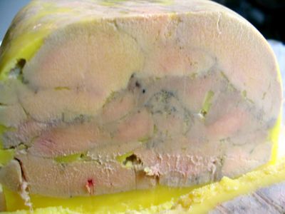 Isso é como o paté, mas é melhor ainda chama-se "FOIE GRAS", coma-se mais generalemente no natal.