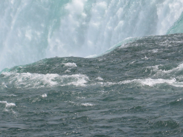 Quero menssionar que todas eatás fotos de da agua e jardim forão tiradas em Niagara Falls na fronteira do…