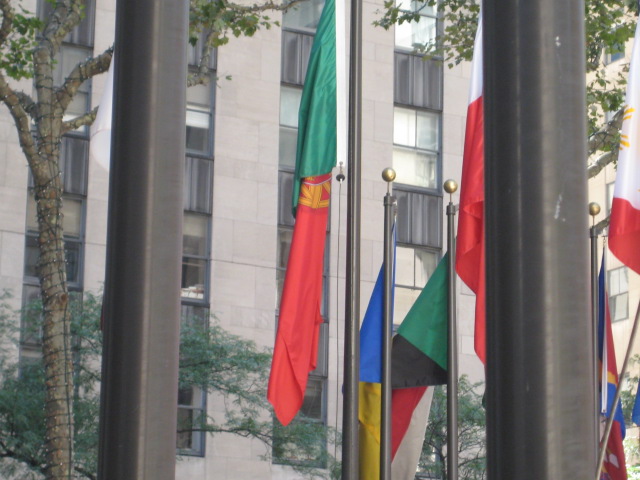 a vandeira Portuguesa tambem está presente