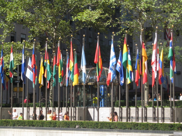 Aqui é um çentro com todas vadeiras de todo o mundo