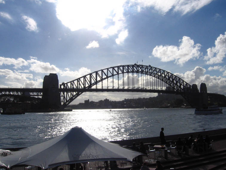 esta e a ponte da cidade de Sydney que devide a cidade norte e sul da cidade