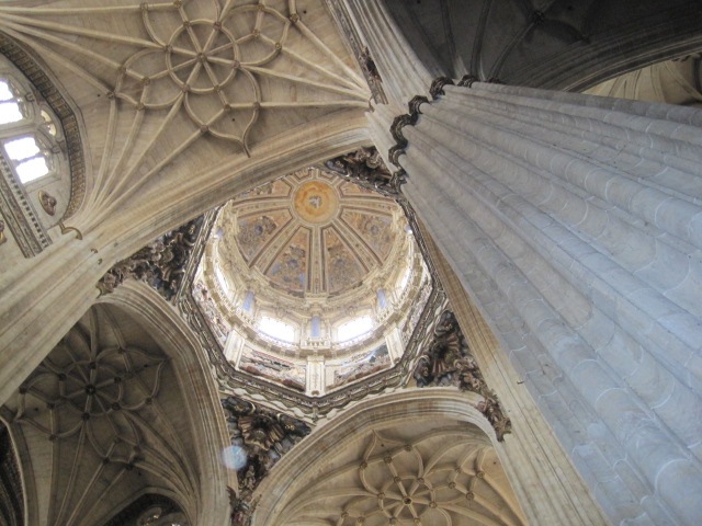 dentro da sagrada familia coisa bonita..