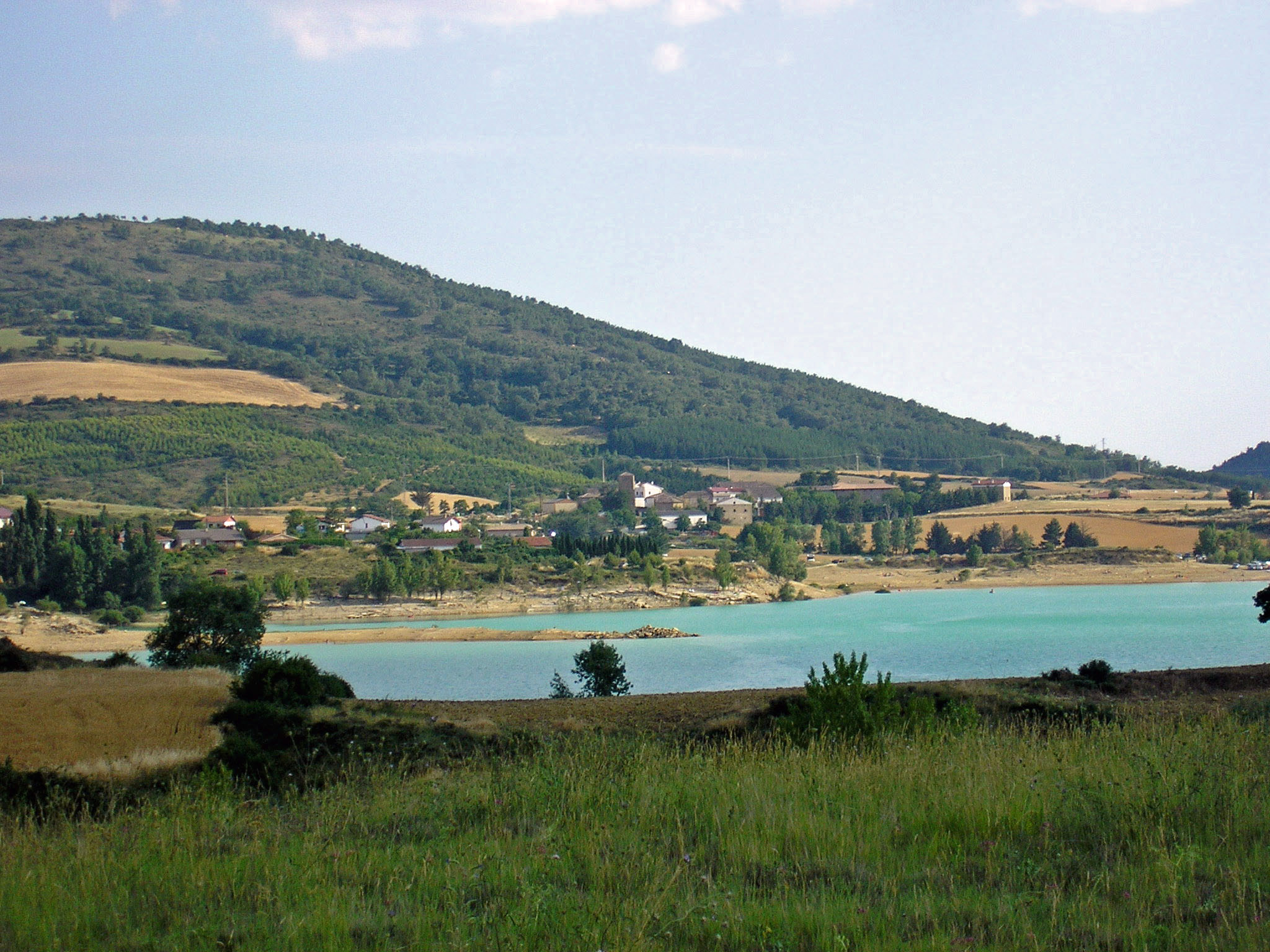 hoje fui com uns amigos a passar a tarde a um embalsse a uns 30km de Pamplona e tirei umas fotos da paisagem…