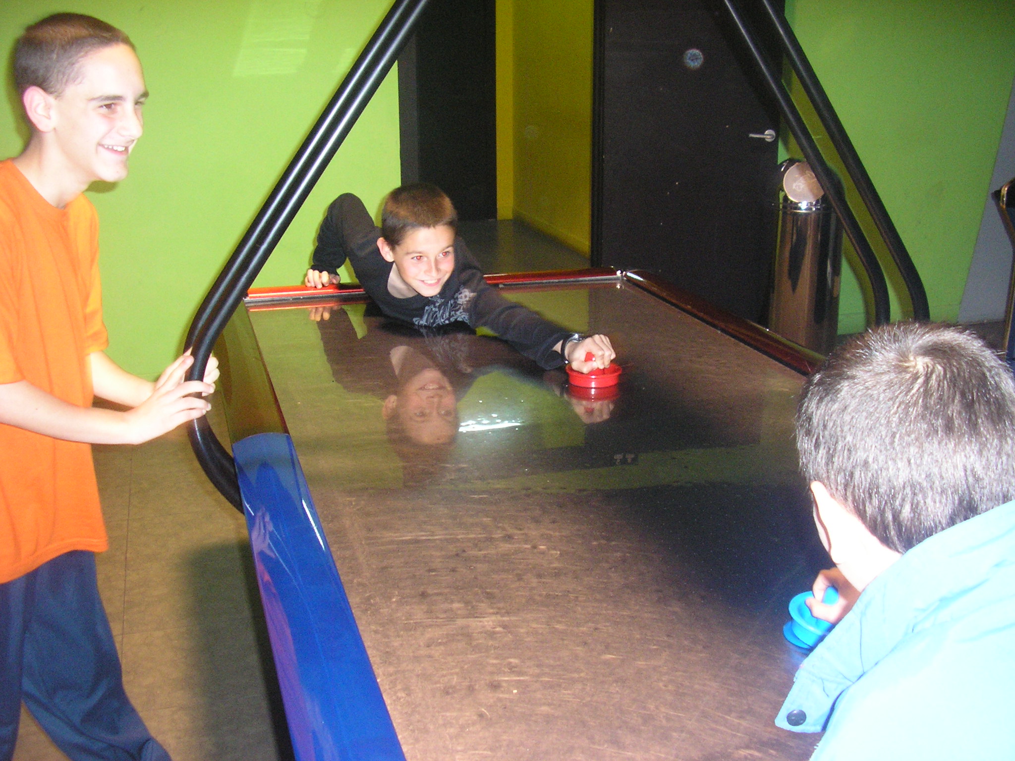 hoje fui com os meus garotos e um sobrinho a boleira a jugar aos bolos ..esta foto. estao os meus garotos…
