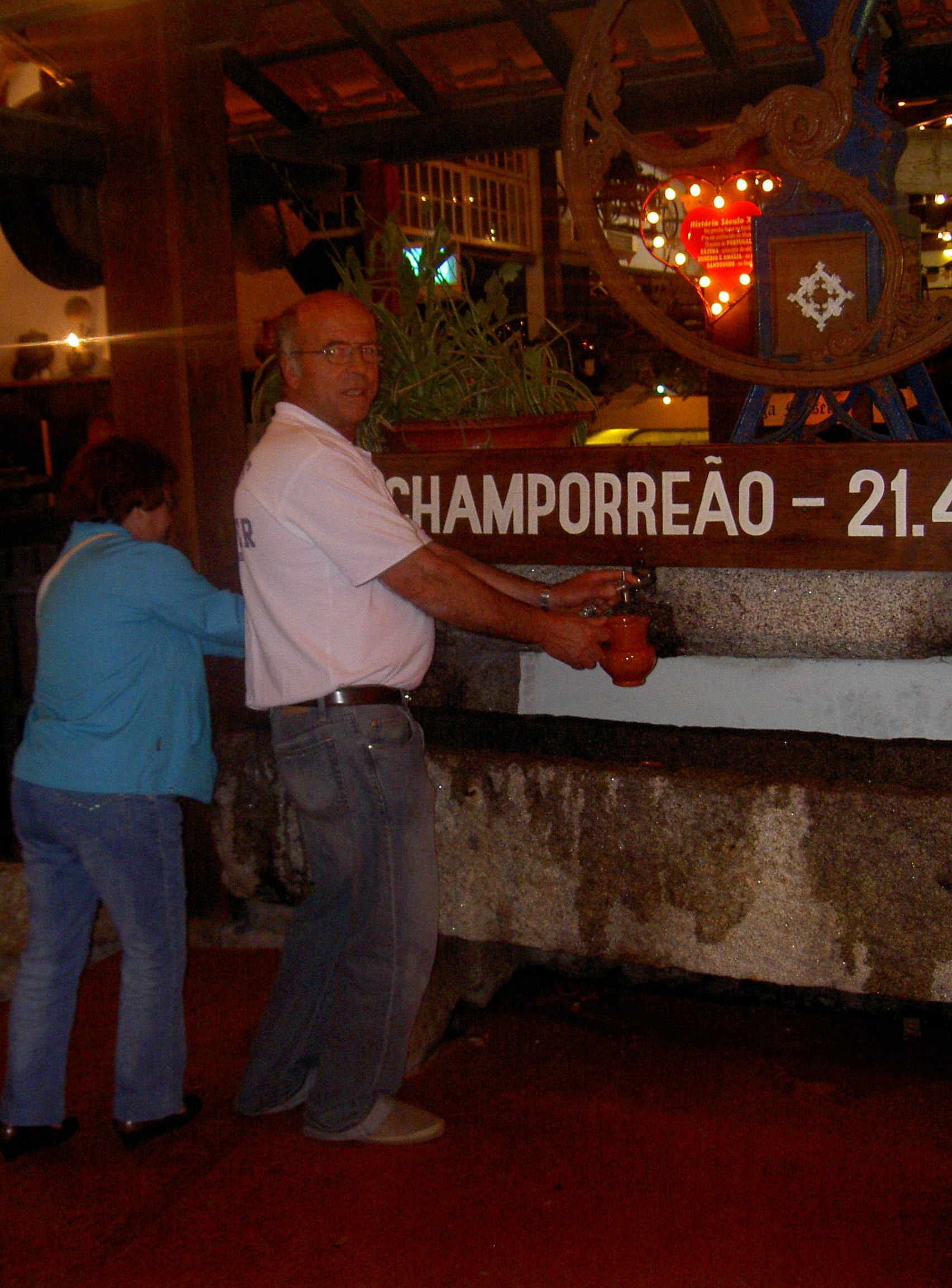 Vinho à farta tambem