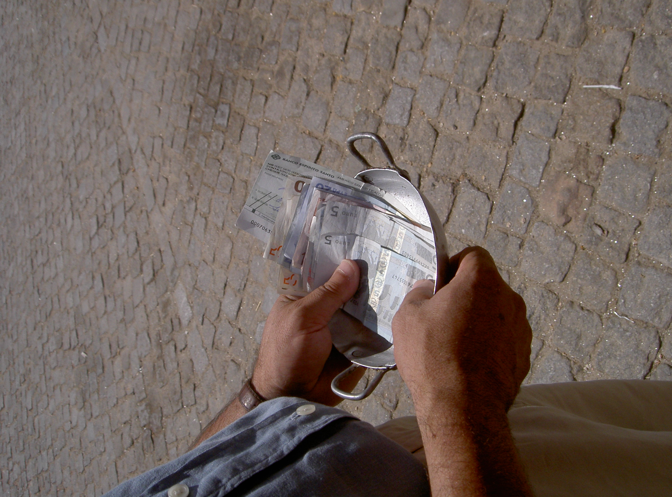 este ajuntou muito porque tinha uma casulica de aluminio e velha mas nao digo quem éra