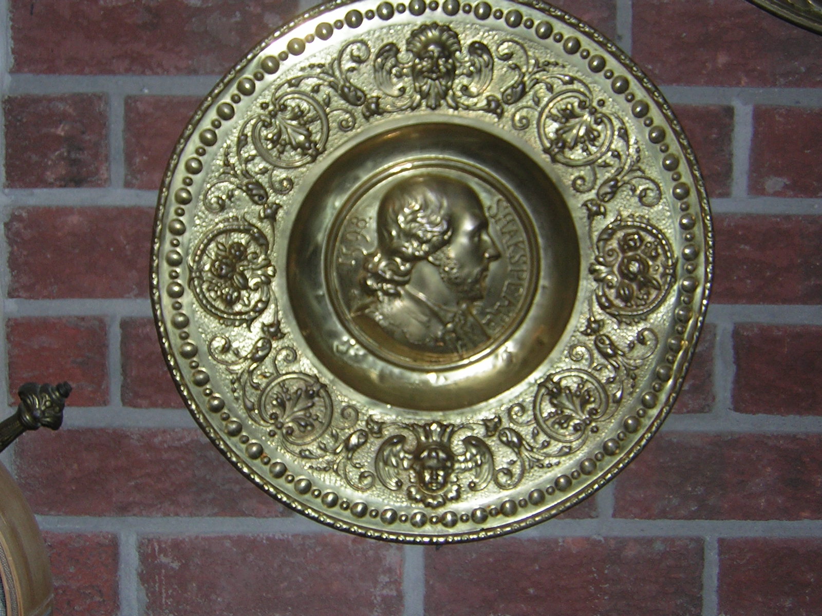 pessa de arte em cobre antigo