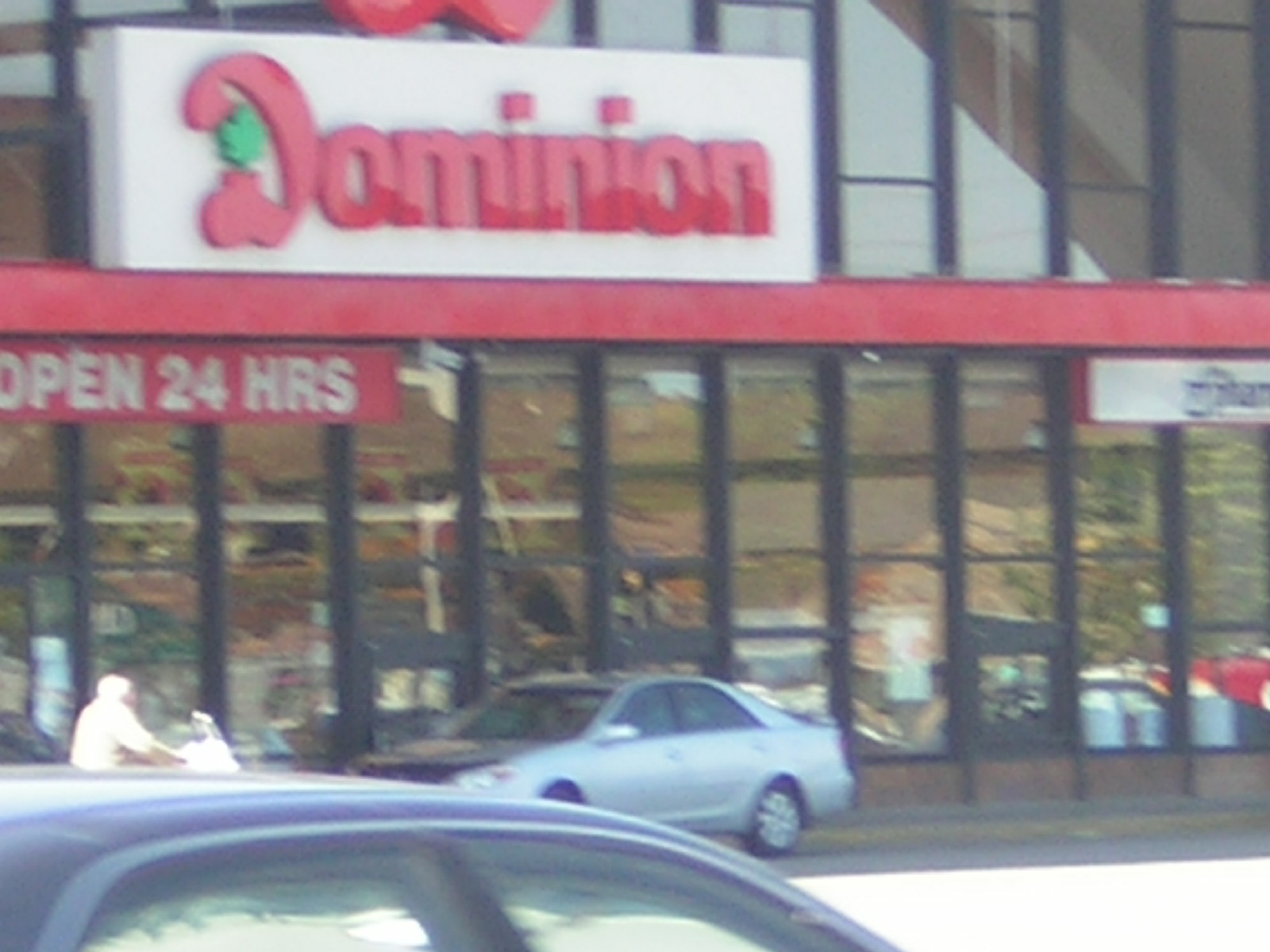 aqui neste supamarcado muito negocio se fas porque esta averto 24 horas por dia