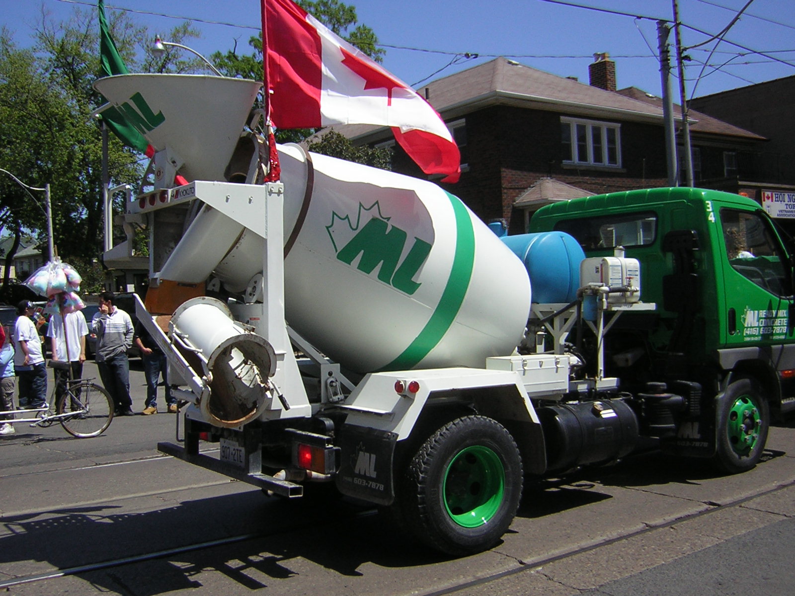 carro representado acompanhia de cemento
