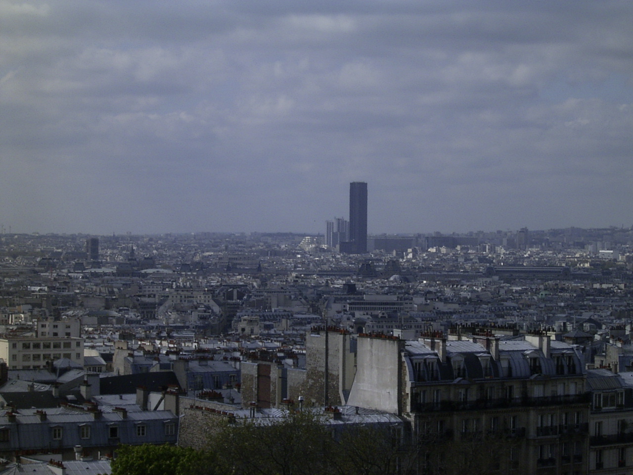 Paris visto de longe e a "Tour de Montparnasse"