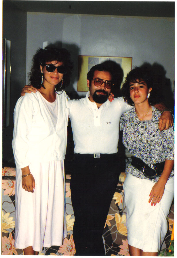 nesta foto com as duas jovens do meu lado eu tambem me sentia bem mais jovem