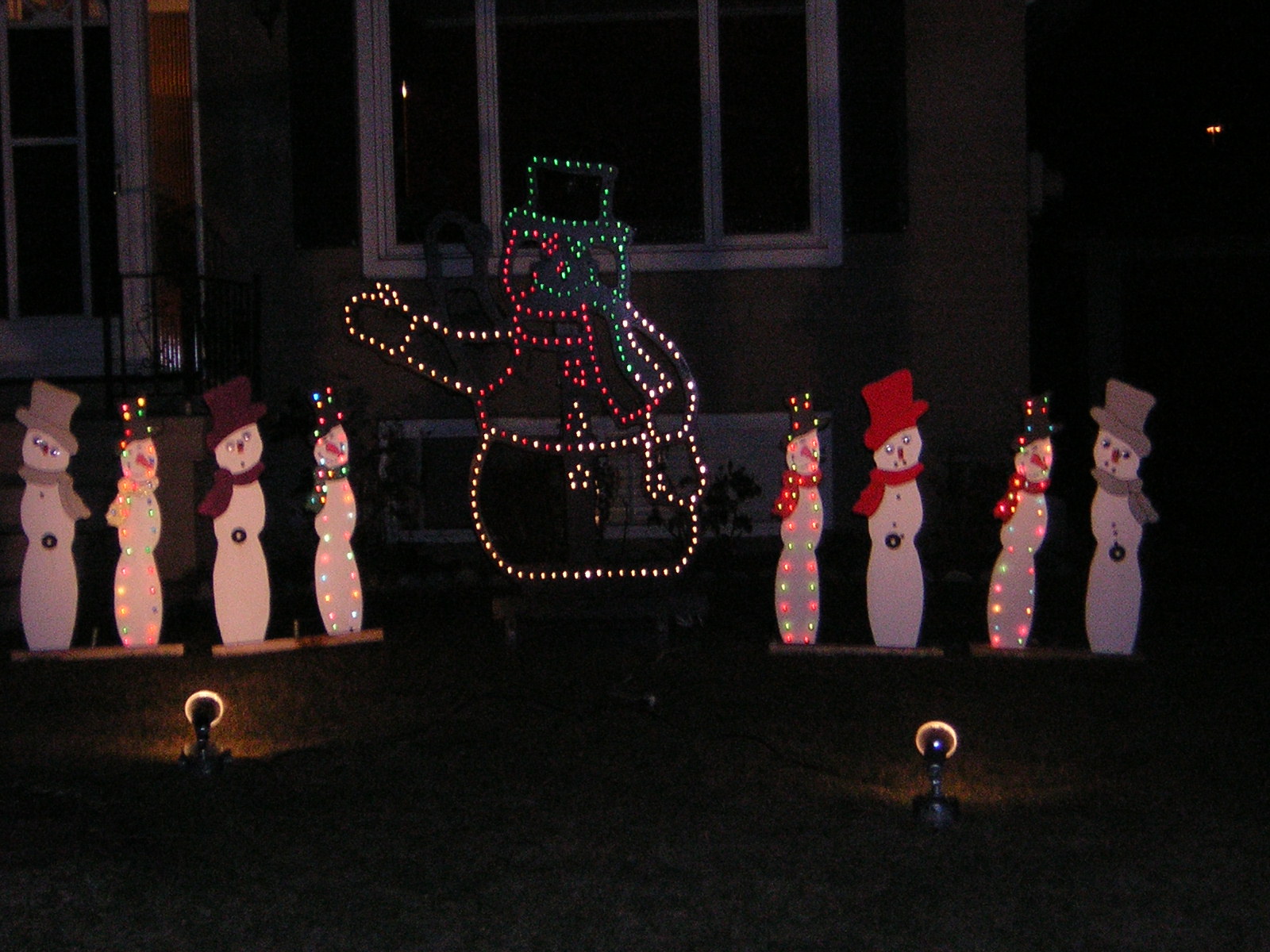 o Pai Natal e mais os homens de neve