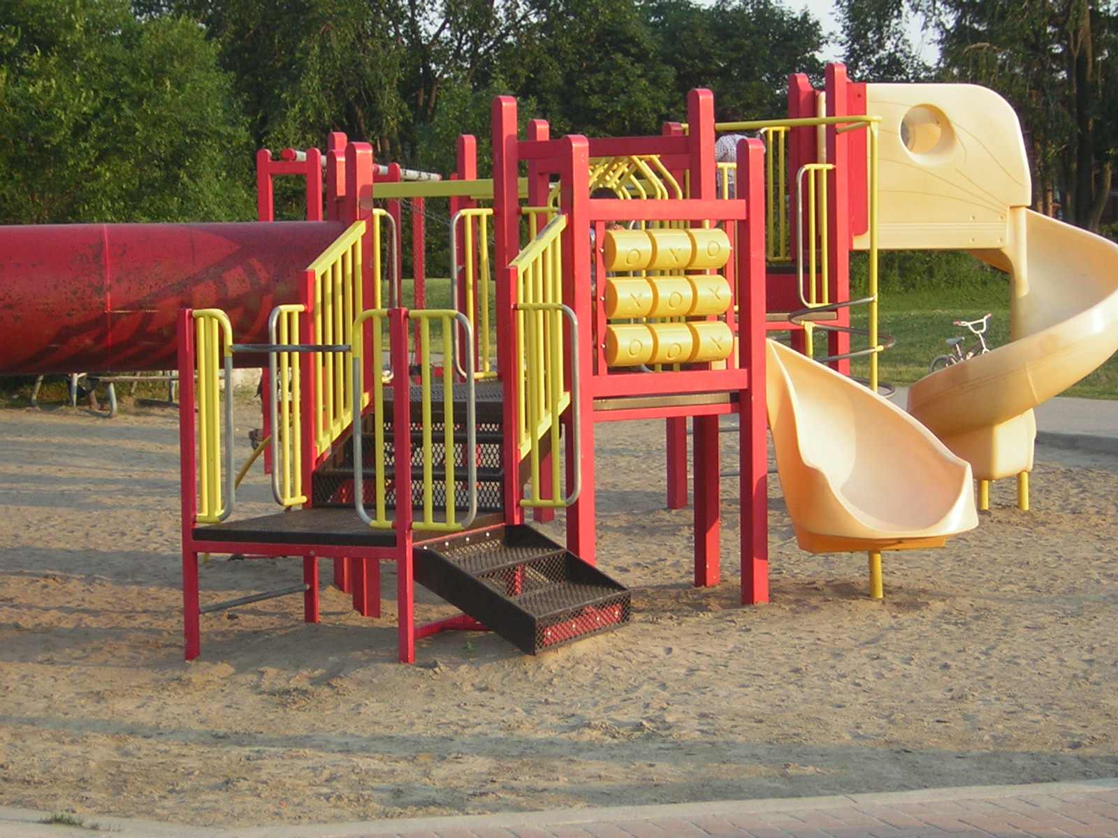 no parque também a entertemento para as crianças