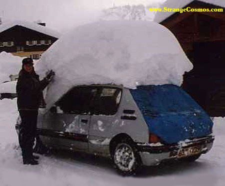 esté carro até pareçe que têm um chapéu de neve