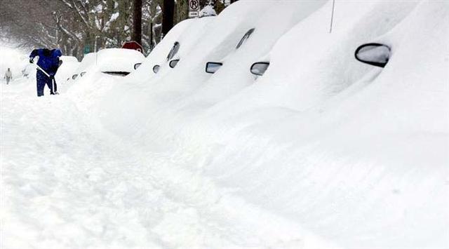 esté a limpar com a pà têm neve para limpar para uns dias pois quero aqui mençionar que o Inverno aqui no no…