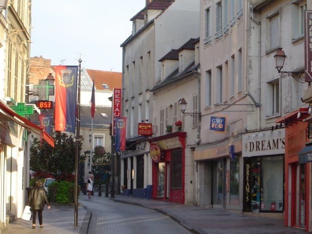 So lojas, no centro de melun