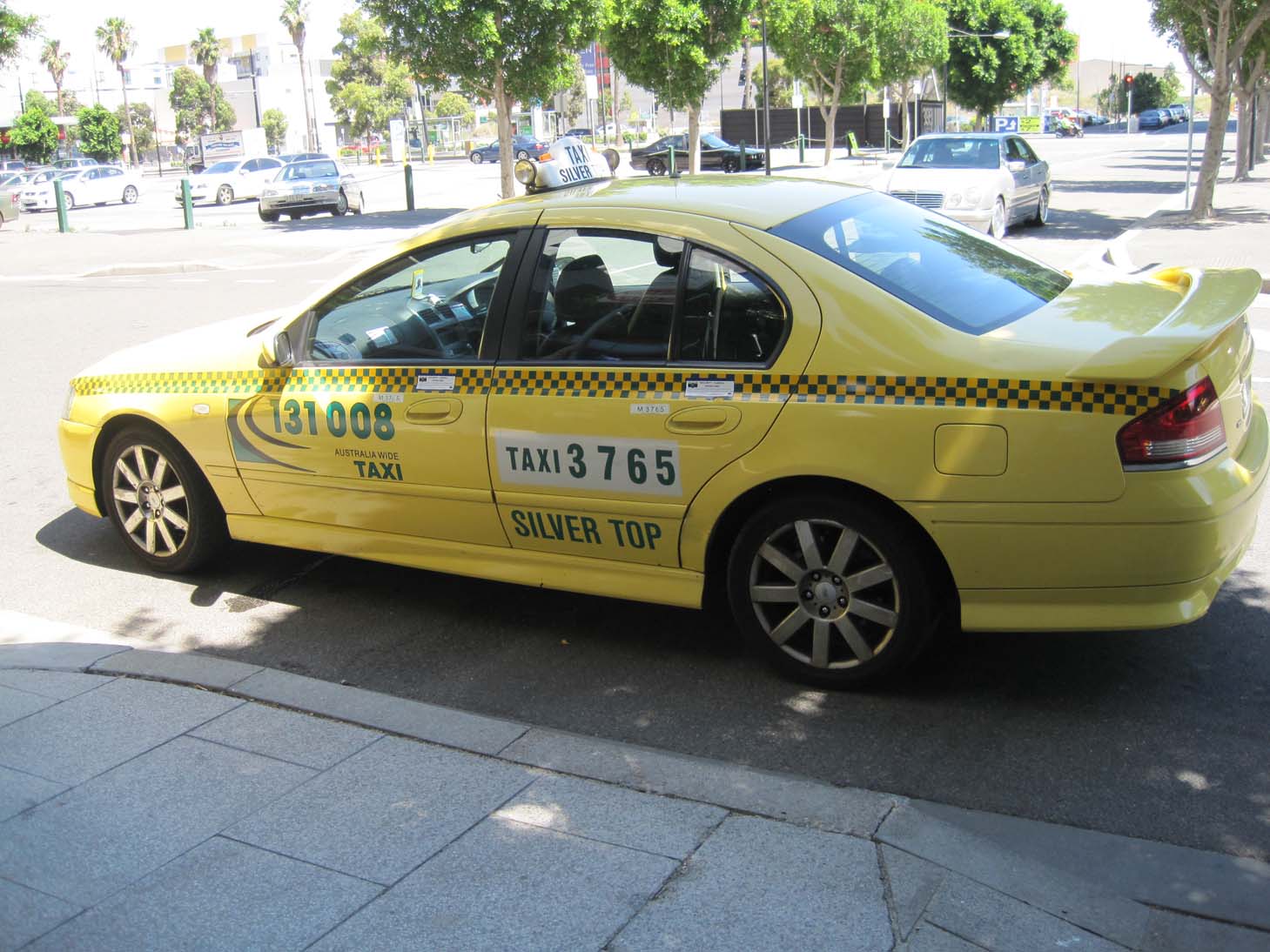taxis nao faltao..