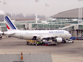 E para vir aqui a França, apanhem o aviao" AIR FRANCE" para chegar a Paris. Boa viagem !!!