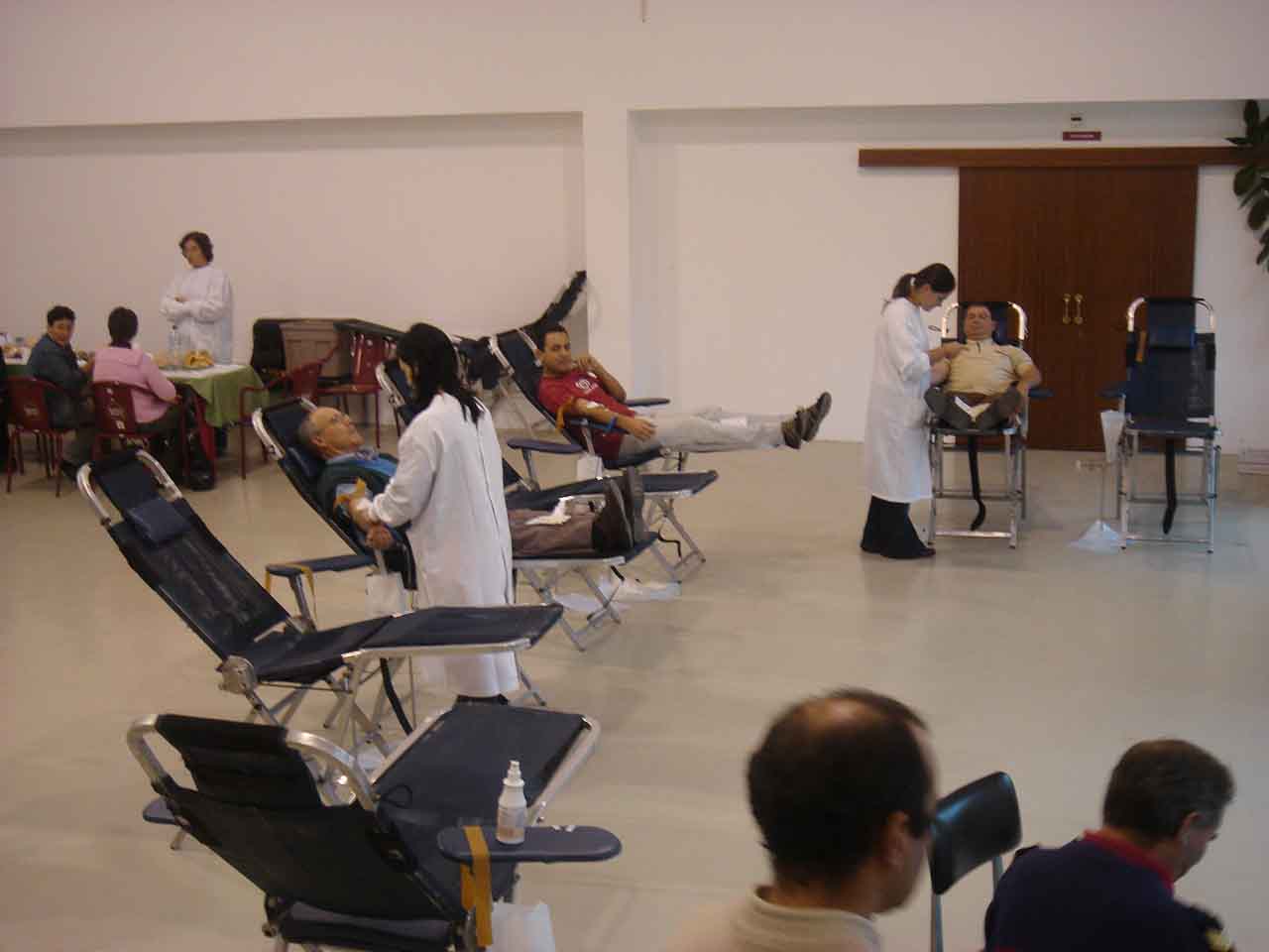 Foto Neo. Las ties yá nun sabien l que habien de fazer a tanto almude de sangre sendinés.