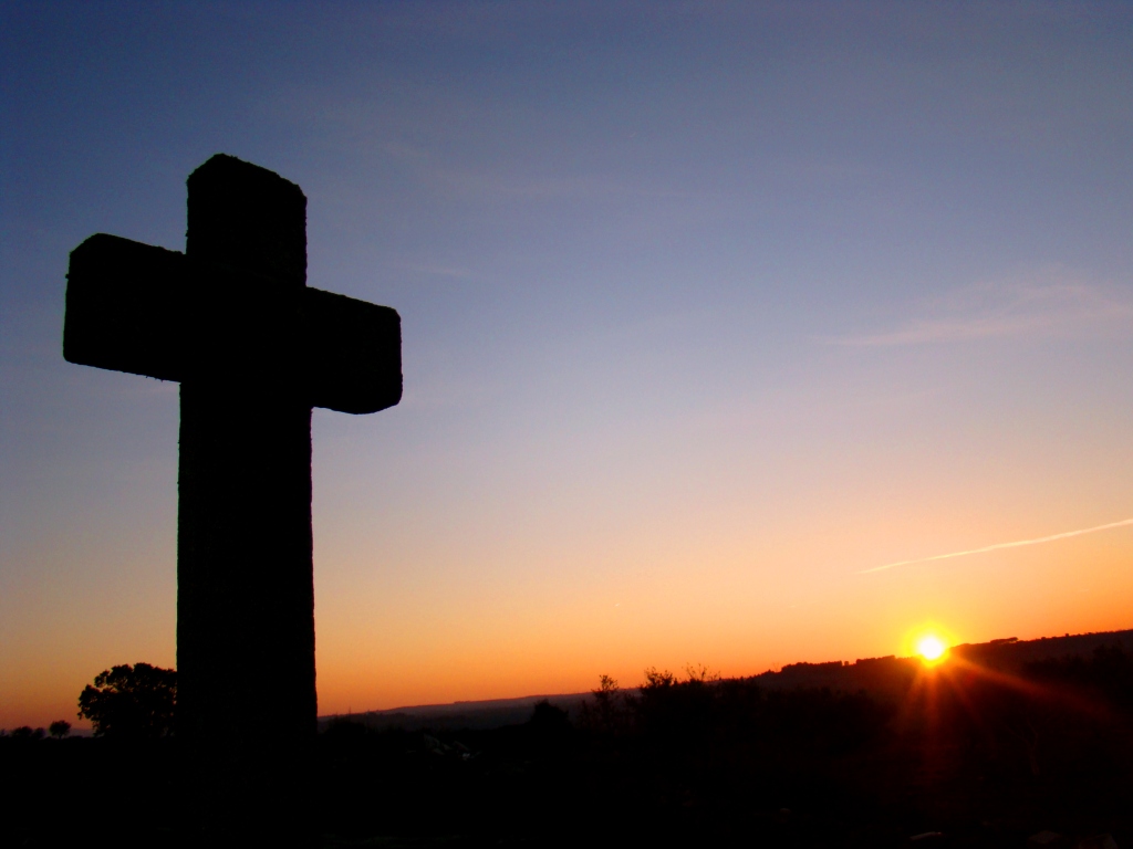 Sagrada ye la Cruç, sagrado ye l sol, sagrada ye la nuite, sagrado ye l cielo...