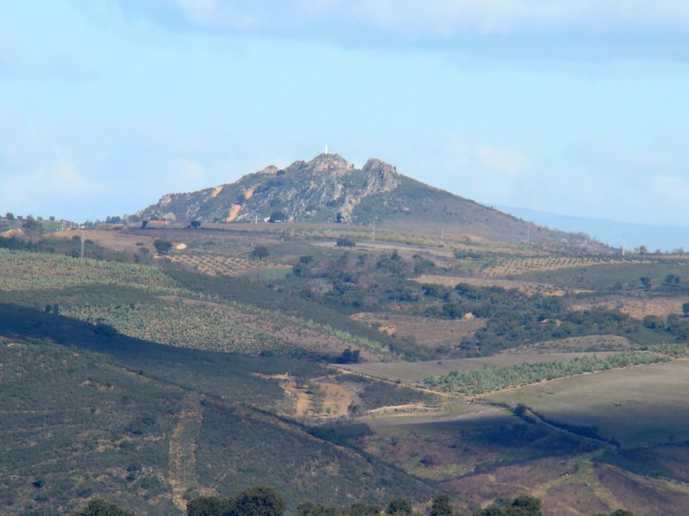 L cabeço de Campo de bíboras, duro cumo un cuorno...