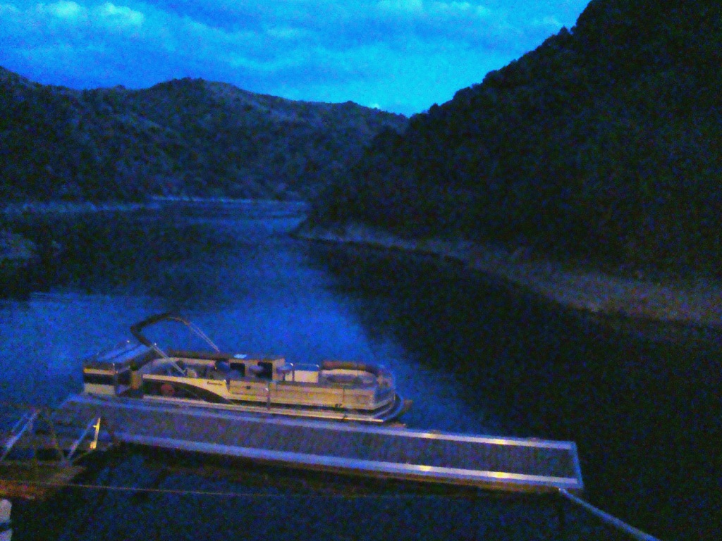 I l barco apuis de muitas biaiges e tener amostrado las nuossas arribas a tanta giente, gozaba de l merecido…