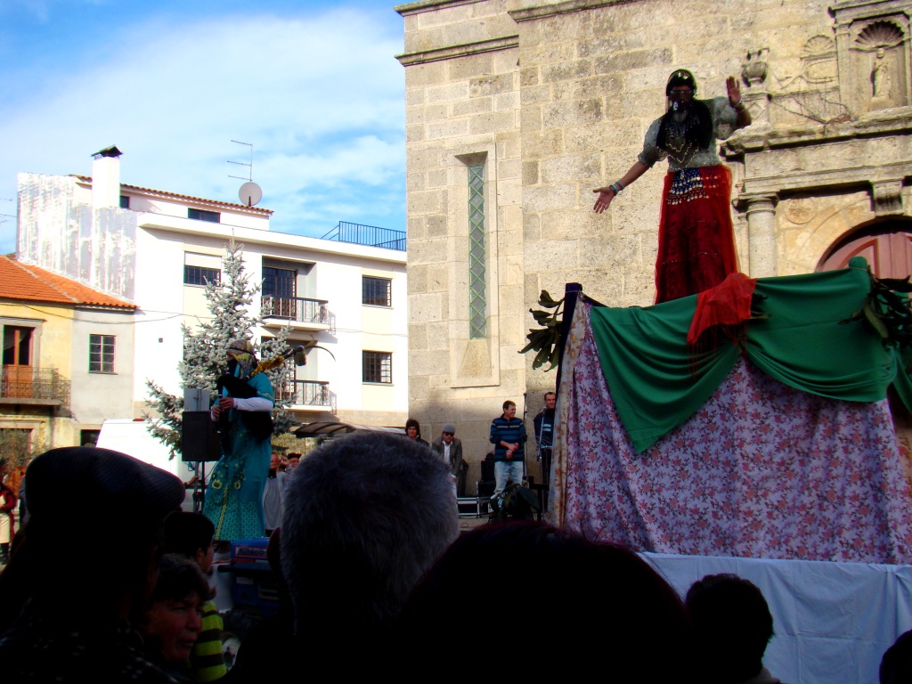 Retrato Thibaut - An die de quaije fin d'eimbierno, tamien la primabera árabe anchiu la Praça de Sendin.