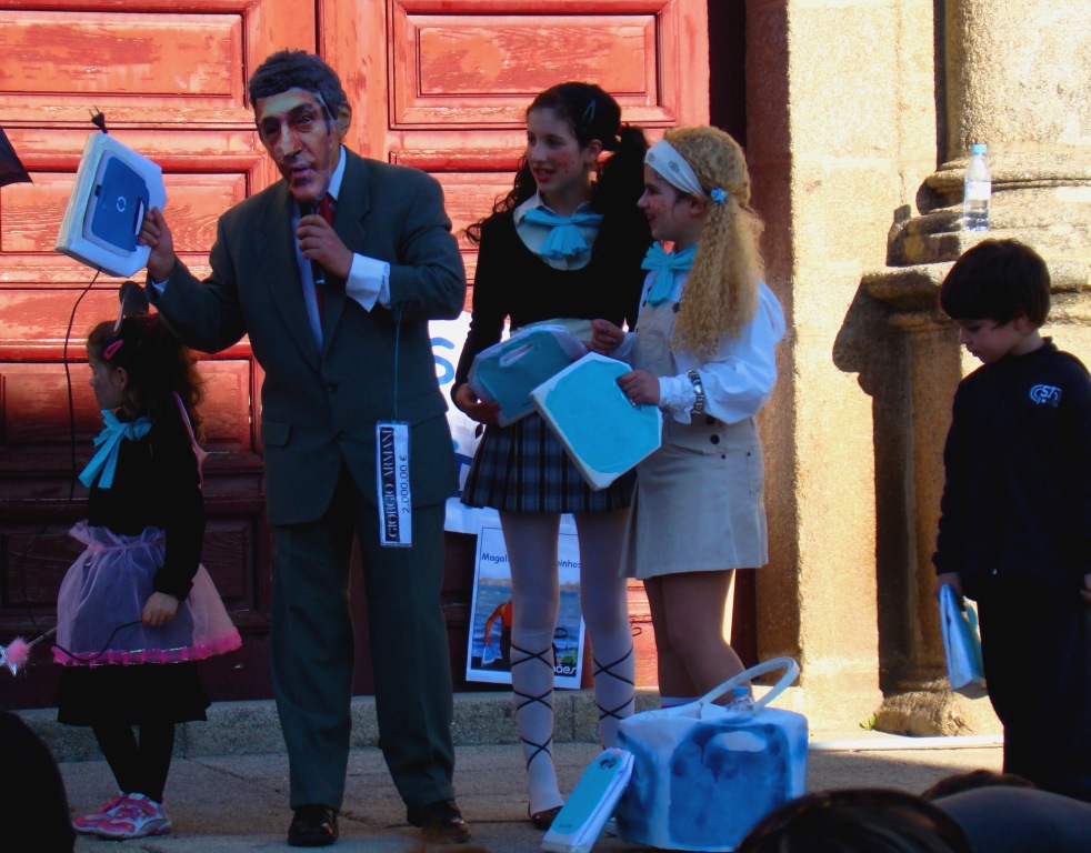 Tamien Sócas, a dar l sou magalhães, nun faltou al nuosso antruido...