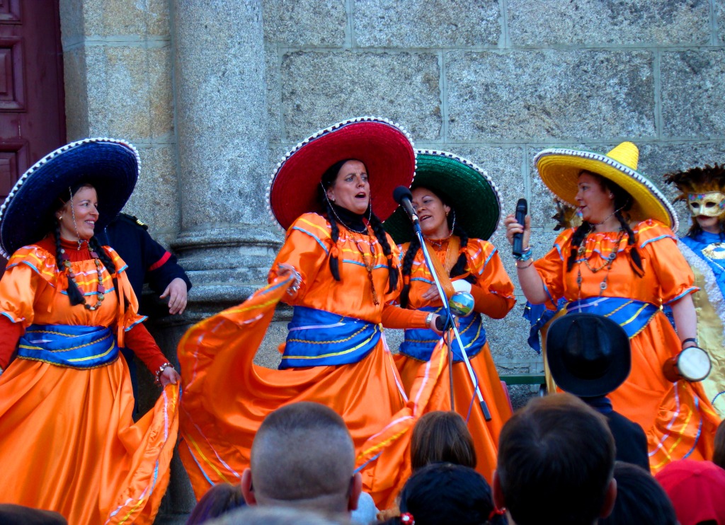 Estas éran spanholas de Fermoseilhe - Las Mexicanas - que benírun a partecipar ne l antruido anternacional de…