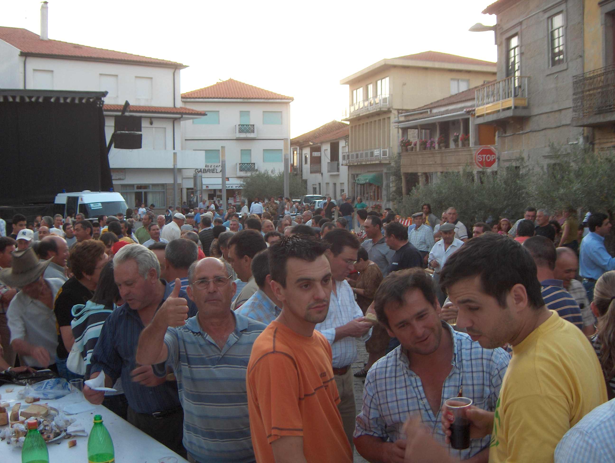 I apuis la tradicional cena quemunitaira... todo mui buono!