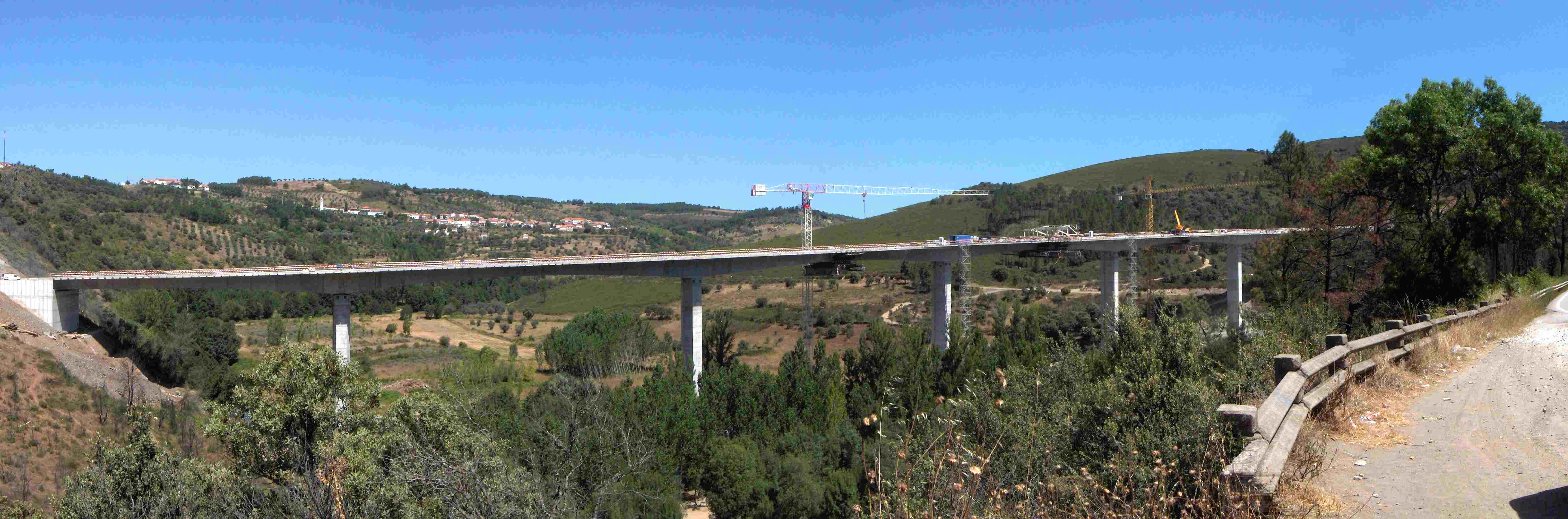 Mirai la puonte anternacional de Quintanielha yá stá toda ounida. Yá se puode passar...
