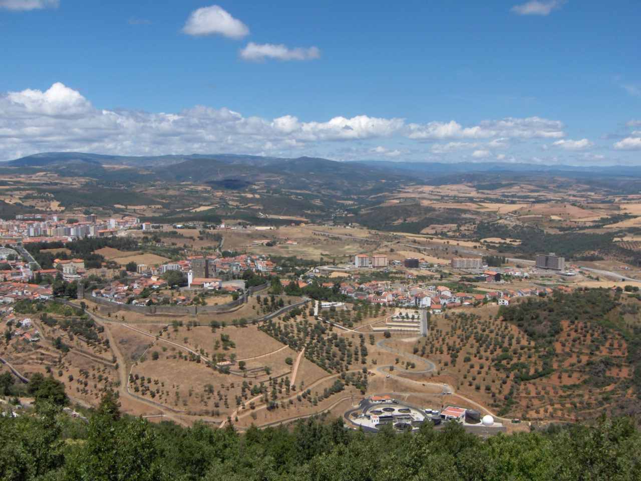 Andei por Bergáncia, la nuossa capital de çtrito i estes retratos parécen-me pimpones, por esso los partilho…
