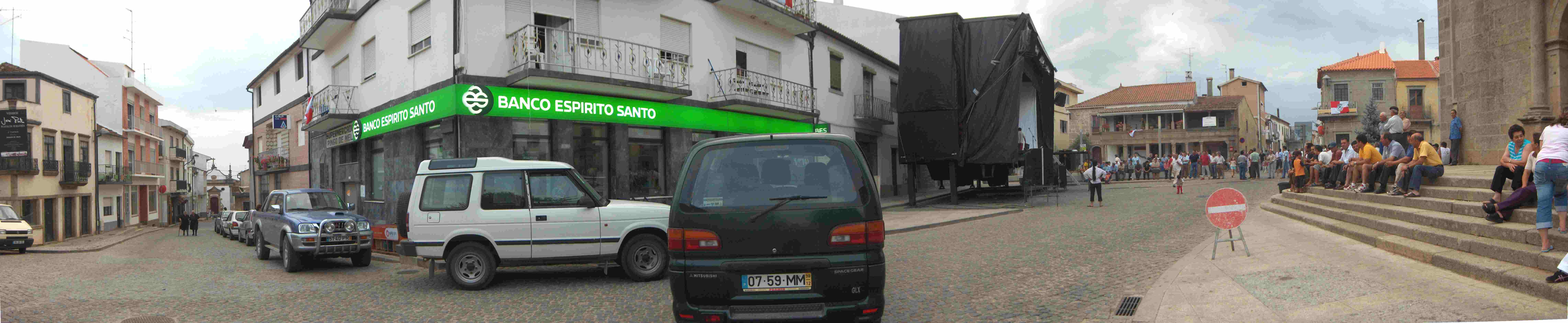 Apuis benga outra beç pa la praça... cheiraba a bitela, sardinas i bino! Milagre!...