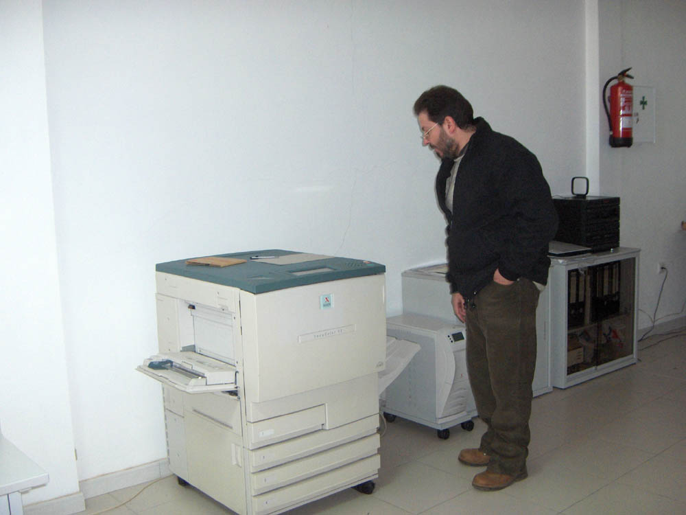I por fin Luís decidiu ampermir i fazer algue cousa. L berdadeiro patron ye assi que faç, pul menos an…