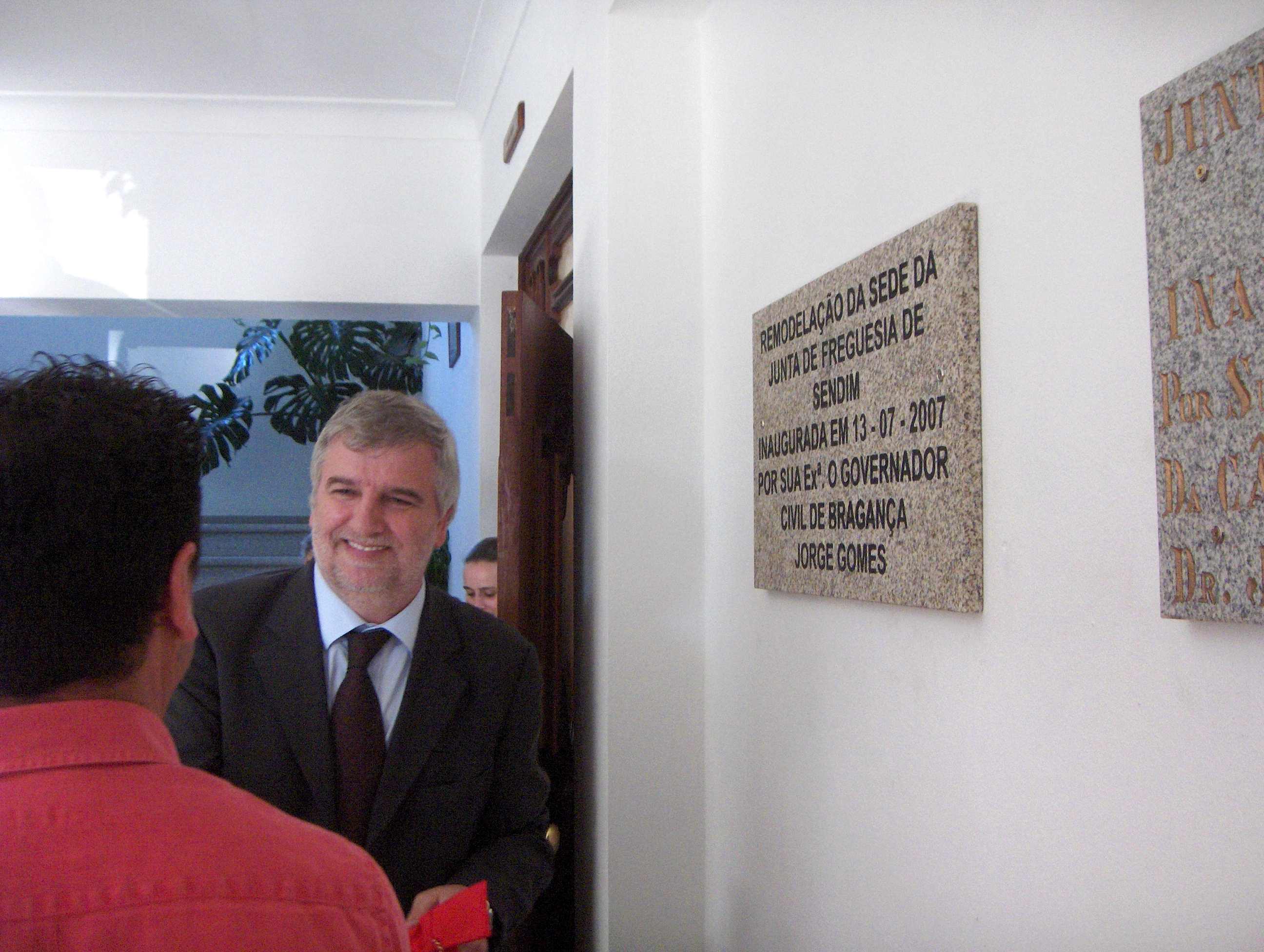 Çtapórun la placa...