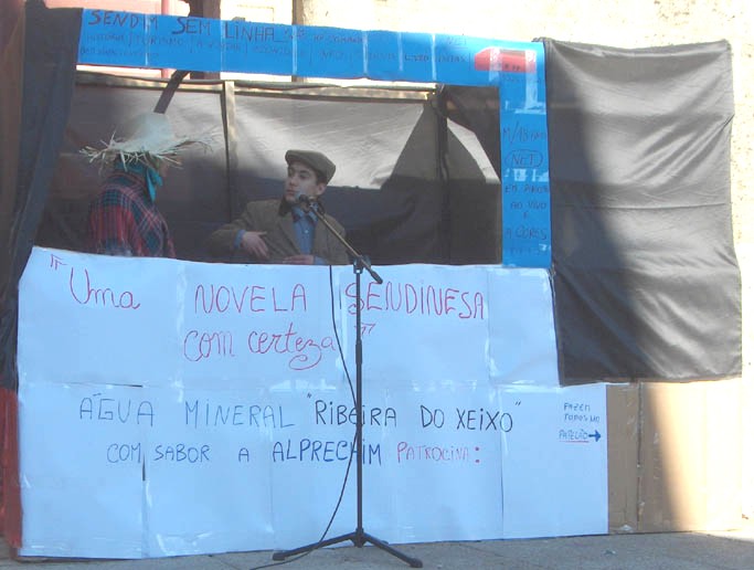 Fazien reclame de l’auga de la Ribeira de l Xeixo.