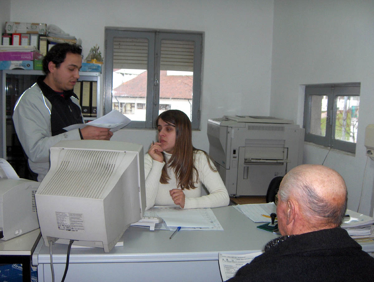 Apuis inda asperei que Neo i la rapaza guapa fazíssen l subcilho de las binhas de miu pai. Staba todo an…
