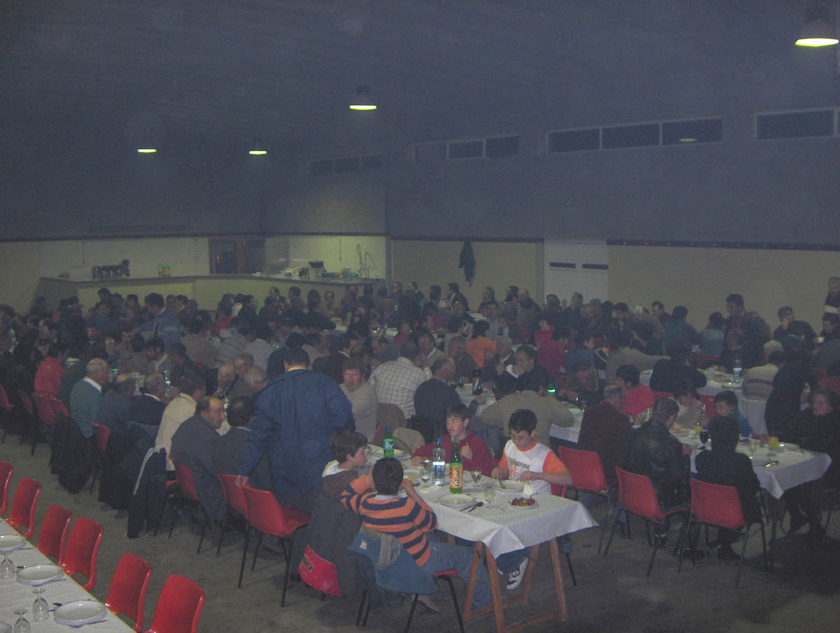 Ne l Demingo d’onte houbo muita cousa an Sendin: missa, curso de mirandés, runion de la Dega, runion de ls…