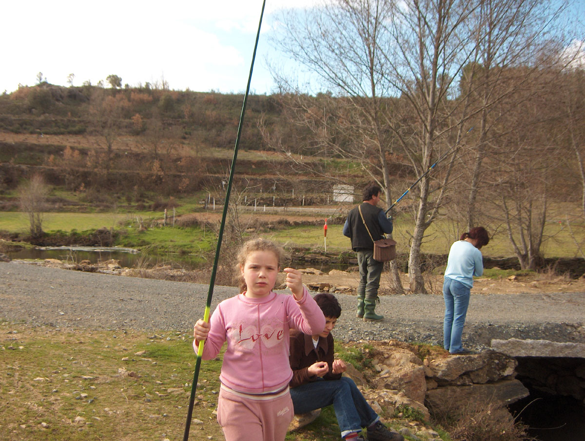 I claro... quando ye assi ls pescadores i pescadoras, tórnan para casa culs cantares de la segada.