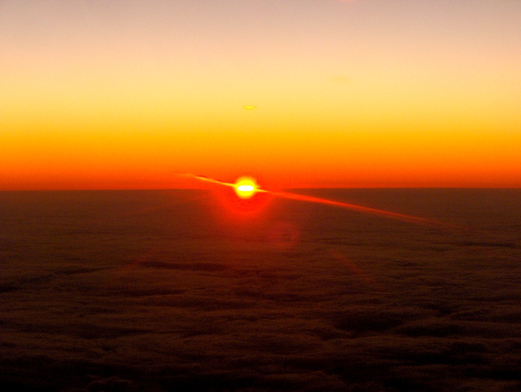 i apuis, porriba las nubres i porriba to las cousas, l sol naciu an Pertual!