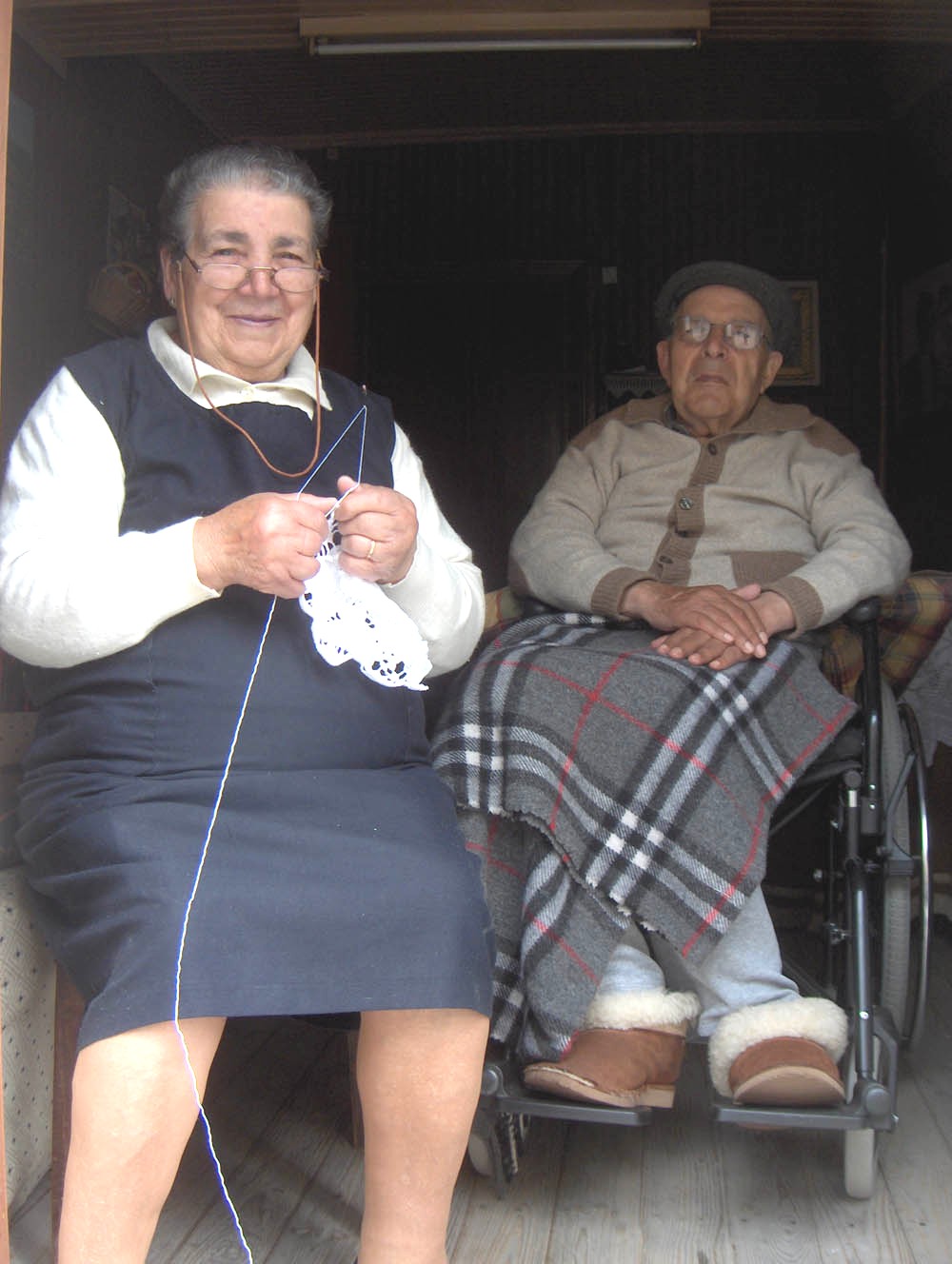 Tiu Antonho Cacharuolo i tie Sabel, apedúran l sol de Maio.