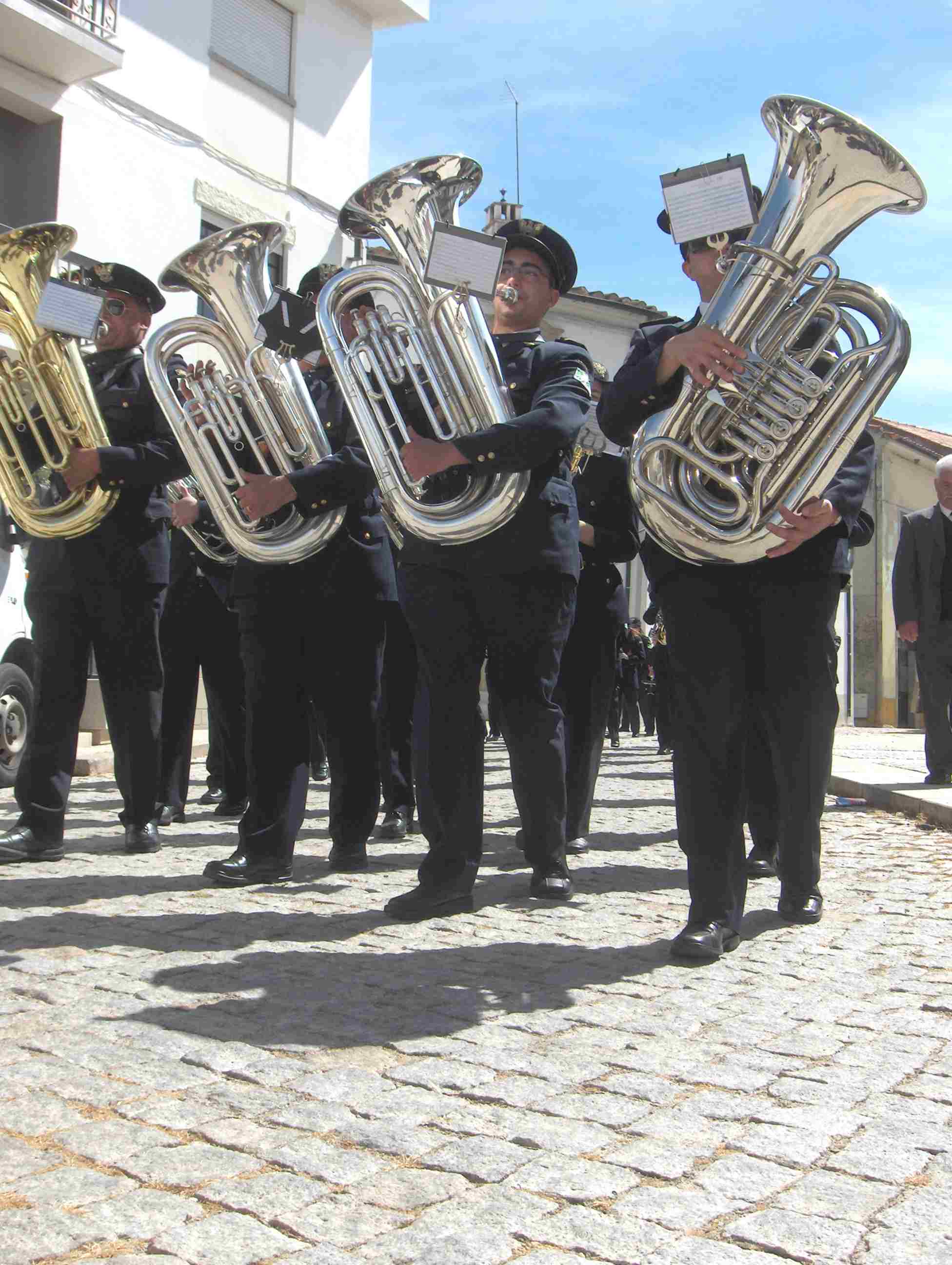 Benírun dues bandas: la de Bumioso...