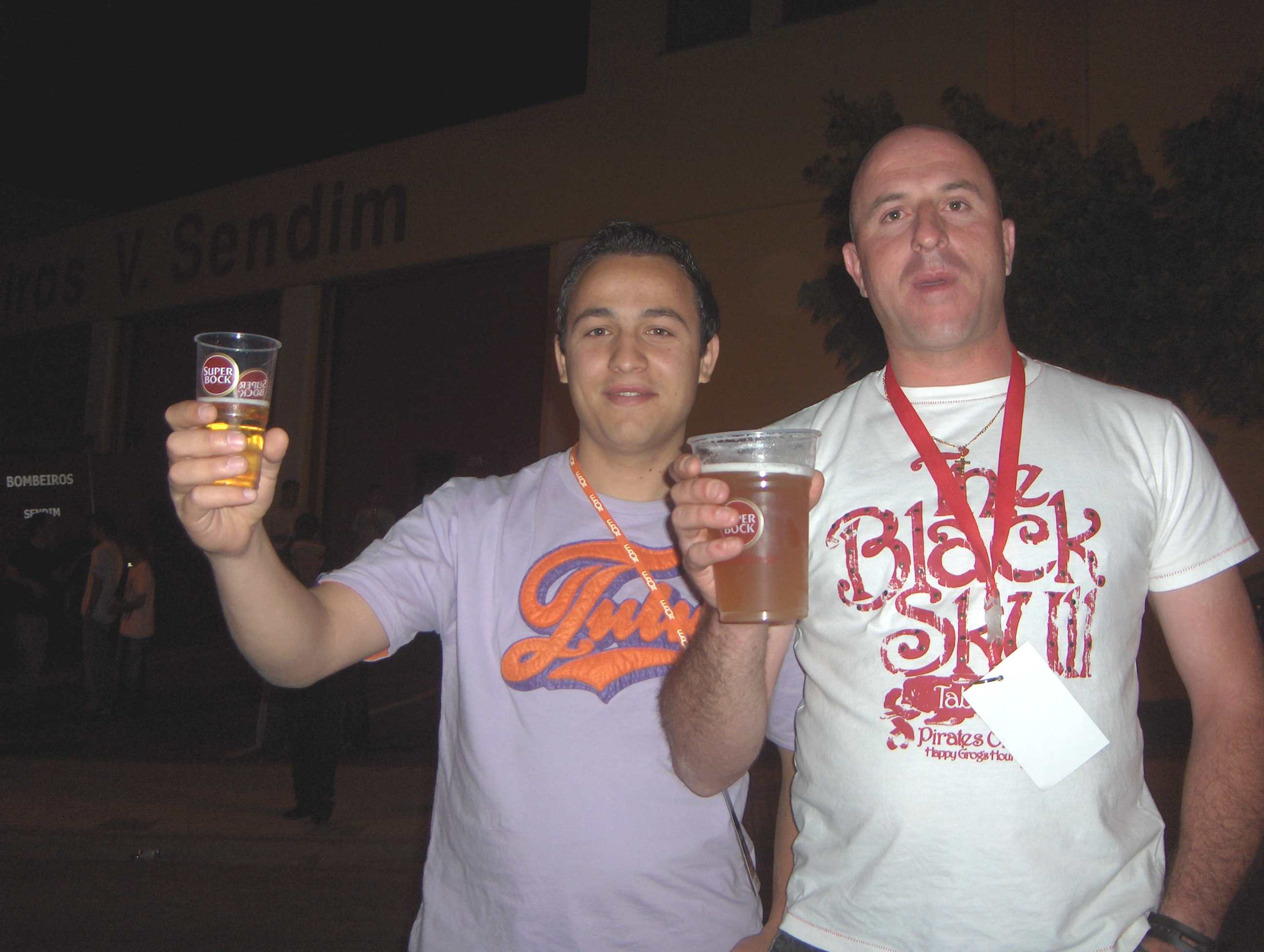Ls DJs Neo i Paxa a purparar-se pa la grande nuite de: Bumbeiros House Party 3.