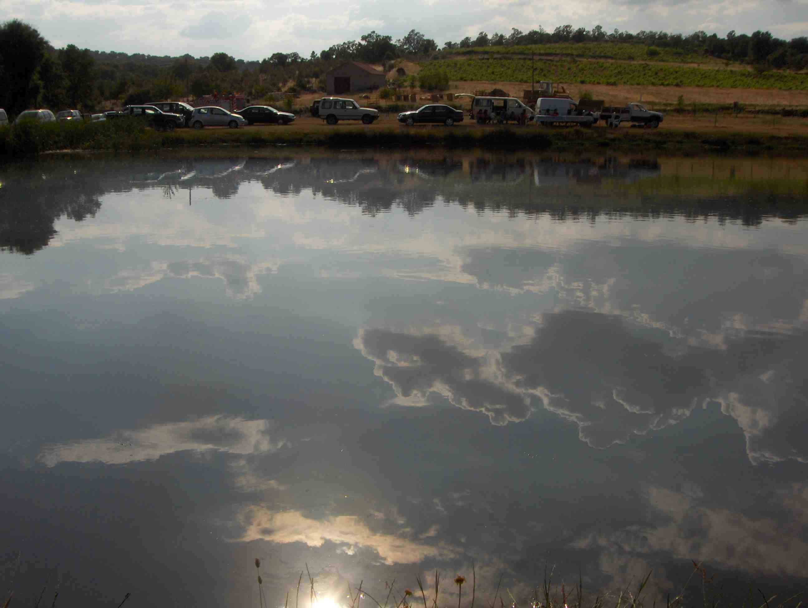 I la giente a merendar i sol a çponer-se na lagona de las eiras...