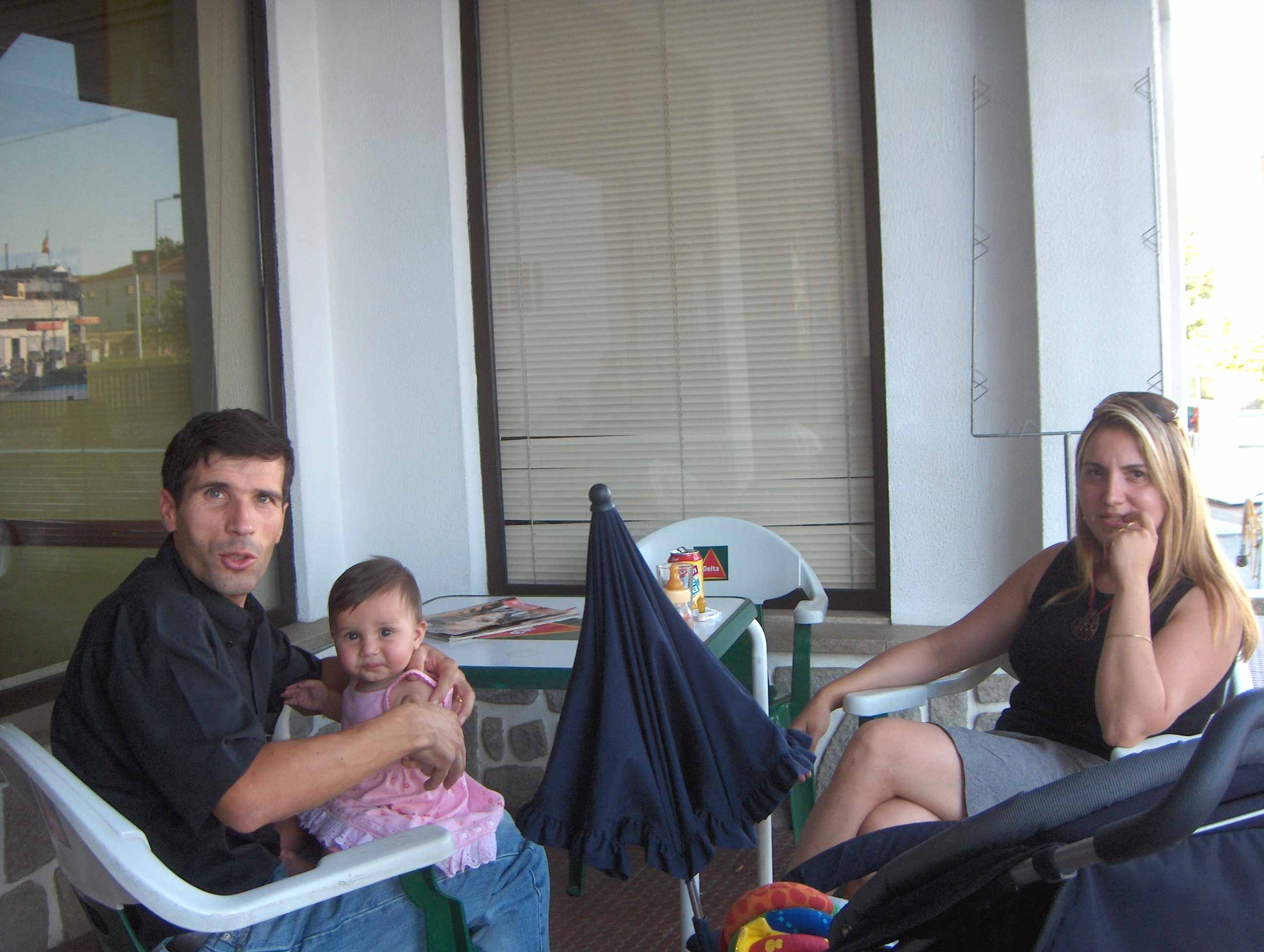 Andabades a saber de la família de l Filósofo Zanquieto? Parece-me que ye esta. Ls trés son mui pimpones, la…
