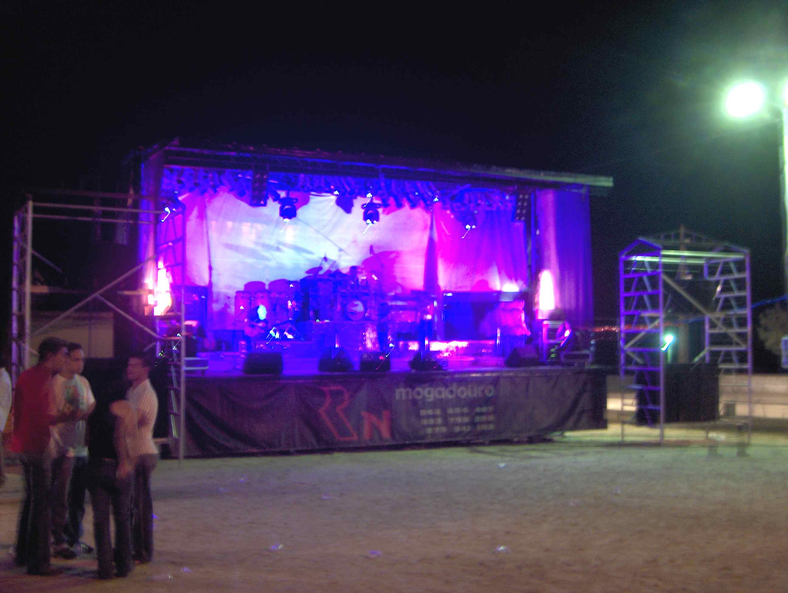 Las fiestas stan a chegar al fin. Onte yá fui la fiesta de Trabanca, por esso un dies destes yá stá todo…