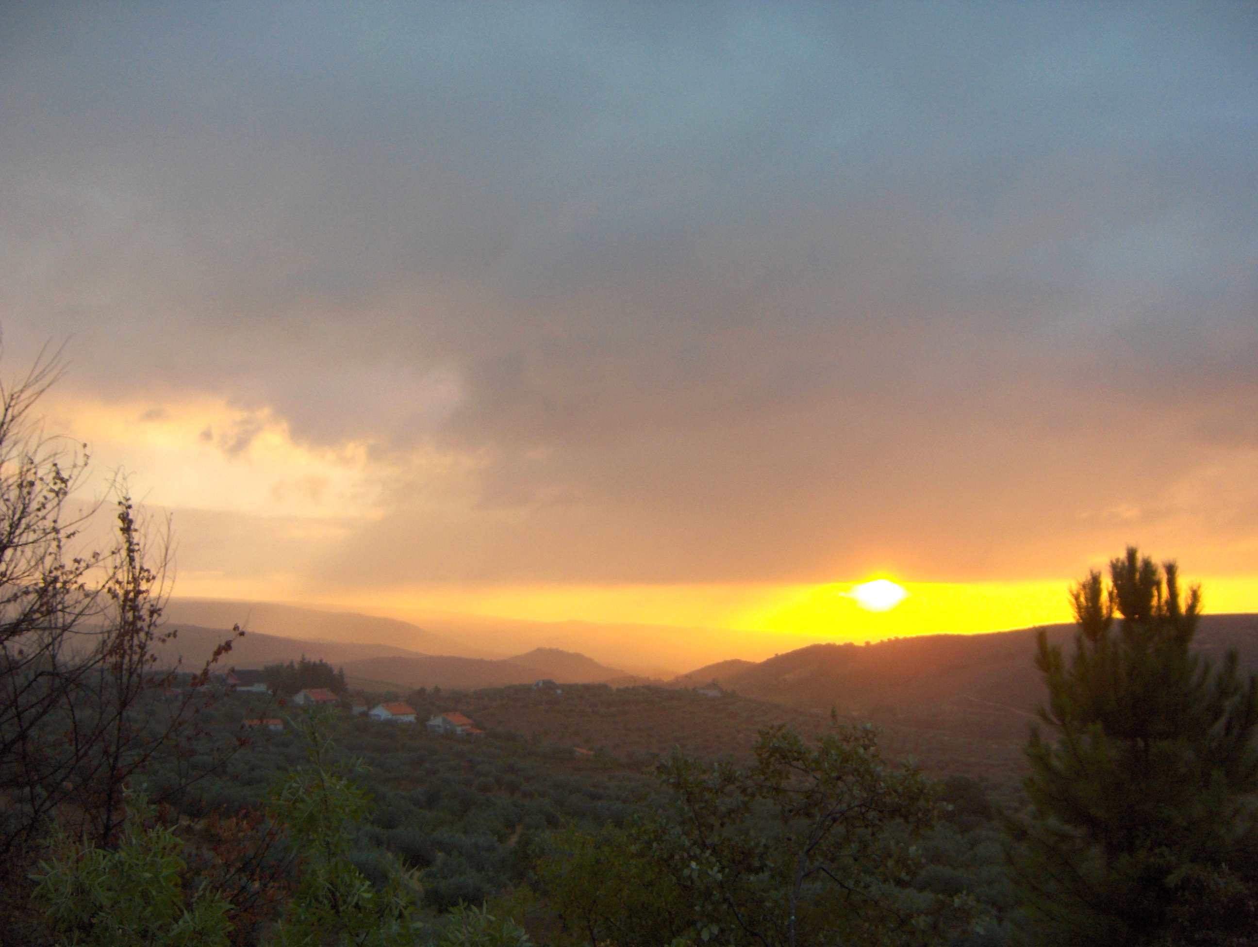 Muitos díran:"mais un çponer de l sol para Pedro"! Angánhan-se redondamente. Este ye un nacer de l sol! Pedro…